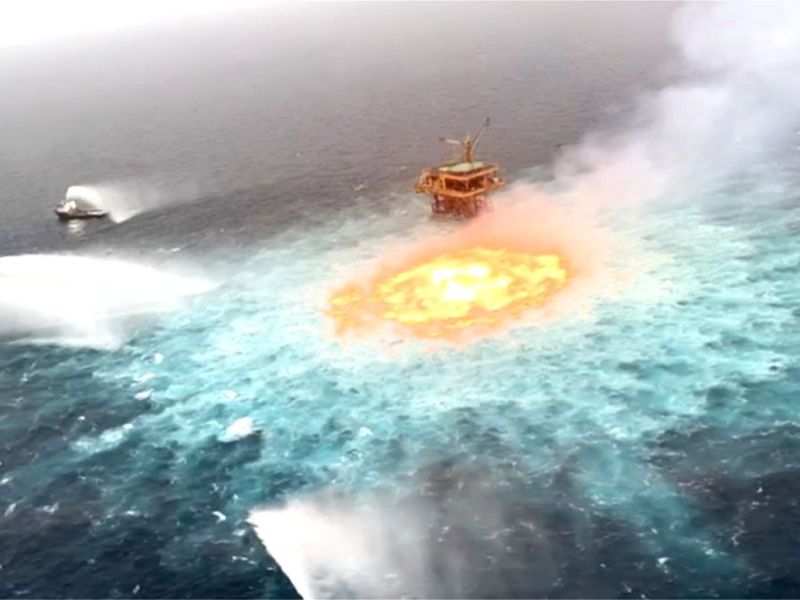 EL MAR EN&nbsp;LLAMAS