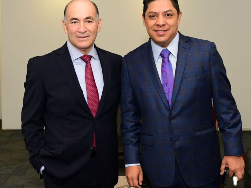 Y AL DESPERTAR ESTO&nbsp;ENCONTRÓ