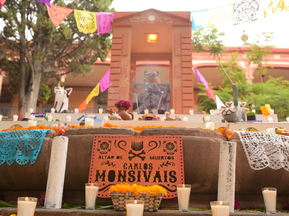 A MONSIVÁIS FUE DEDICADO EL ALTAR DE MUERTOS DE LA&nbsp;UASLP