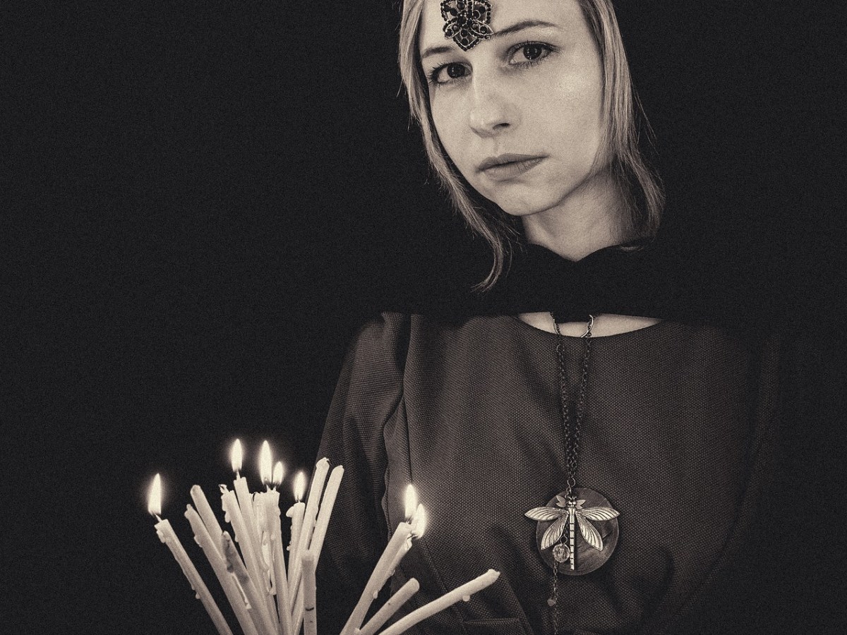 DE BRUJERÍA, SANTERÍA Y&nbsp;CHAMANISMO