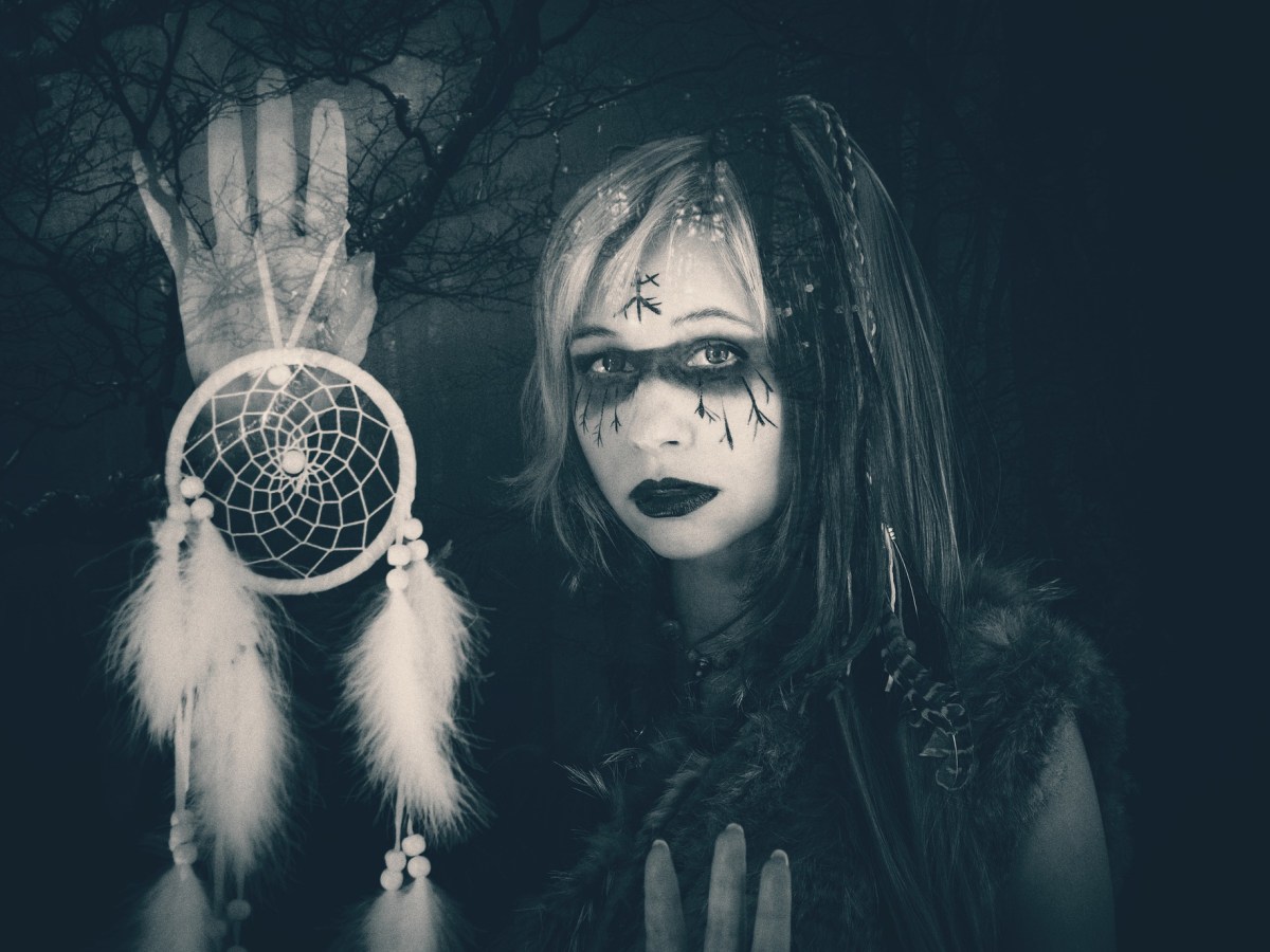 DE BRUJERÍA, SANTERÍA Y&nbsp;CHAMANISMO