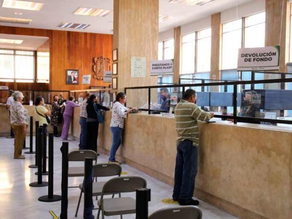 HOY LES PAGAN A JUBILADOS Y PENSIONADOS DEL GOBIERNO ESTATAL MES Y&nbsp;AGUINALDO