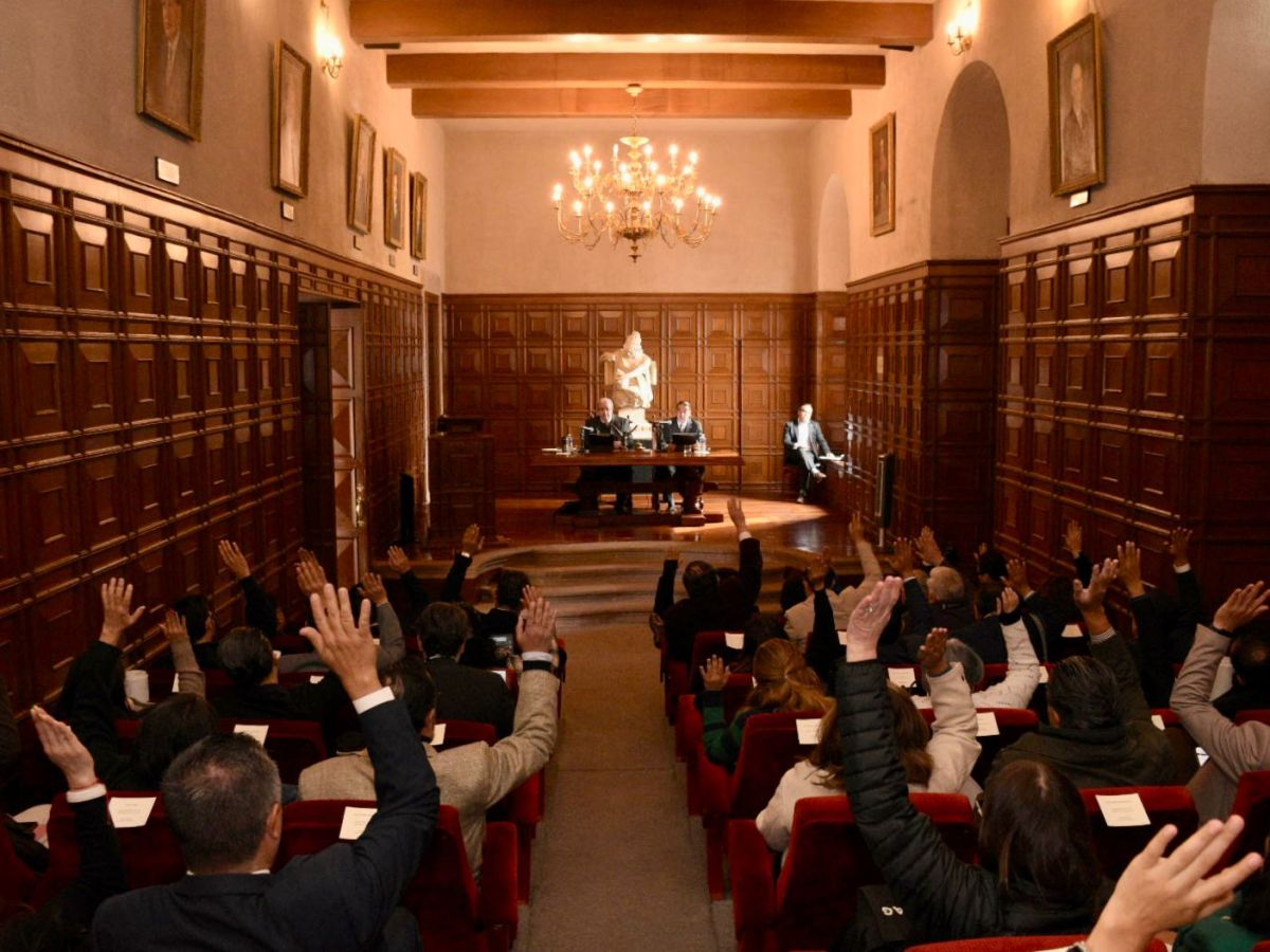 OTORGARA LA UASLP HONORIS CAUSA A CRISTINA RIVERA GARZA Y A JUAN ANTONIO VILLORO&nbsp;RUIZ