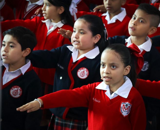 MÁS DE 4 MIL ESTUDIANTES JURAN LEALTAD A LA&nbsp;BANDERA