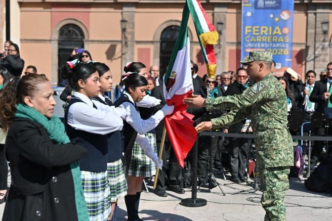 CONMEMORAN EL DÍA DE LA BANDERA EN&nbsp;FUNDADORES