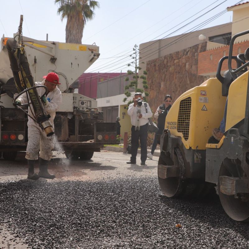 CON BACHEO EN TU COLONIA EL GOBIERNO DE LA CAPITAL CONTINÚA MEJORANDO&nbsp;VIALIDADES