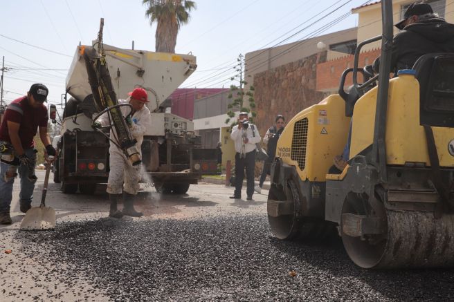 CON BACHEO EN TU COLONIA EL GOBIERNO DE LA CAPITAL CONTINÚA MEJORANDO&nbsp;VIALIDADES