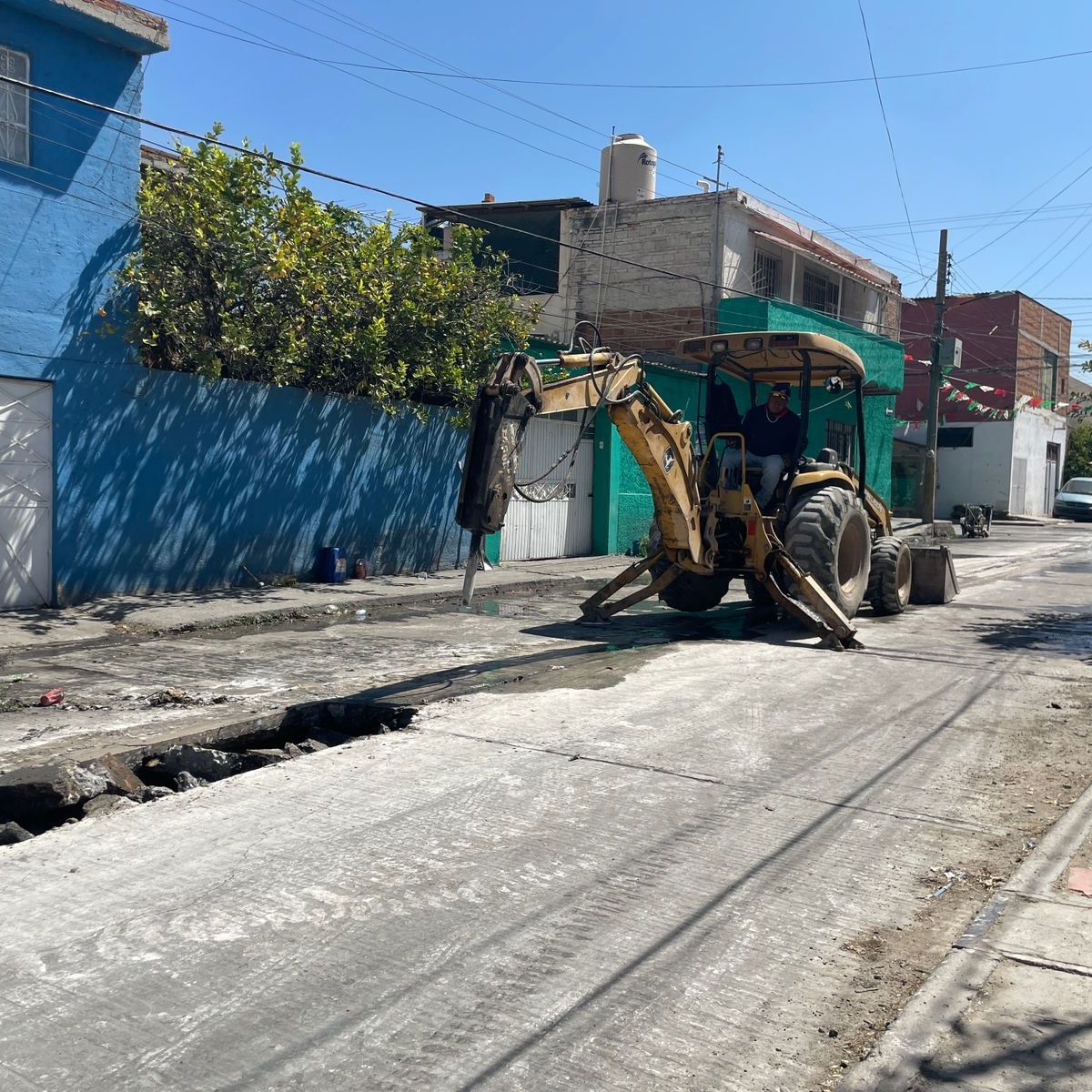 ATIENDE INTERAPAS COLAPSOS DE DRENAJE EN 7 PUNTOS DE LA COLONIA JULIÁN&nbsp;CARRILLO
