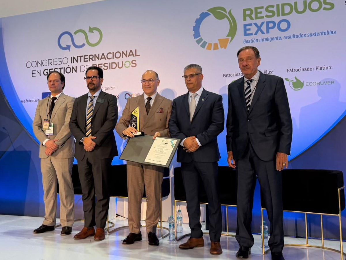 RECIBE GALINDO PREMIO INTERNACIONAL POR PROGRAMA «ECOLOGÍA&nbsp;TÁCTICA»