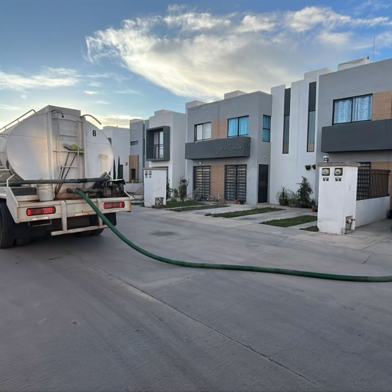 MANTIENEN OPERATIVO DE ABASTECIMIENTO DE AGUA EN COLONIAS DEL NORTE DE LA&nbsp;CAPITAL