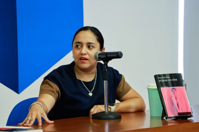 PRESENTAN EN LA 50 FNL DE LA UASLP LA&nbsp; NOVELA «DUERME CICATRIZ» DE NORA DE LA&nbsp;CRUZ