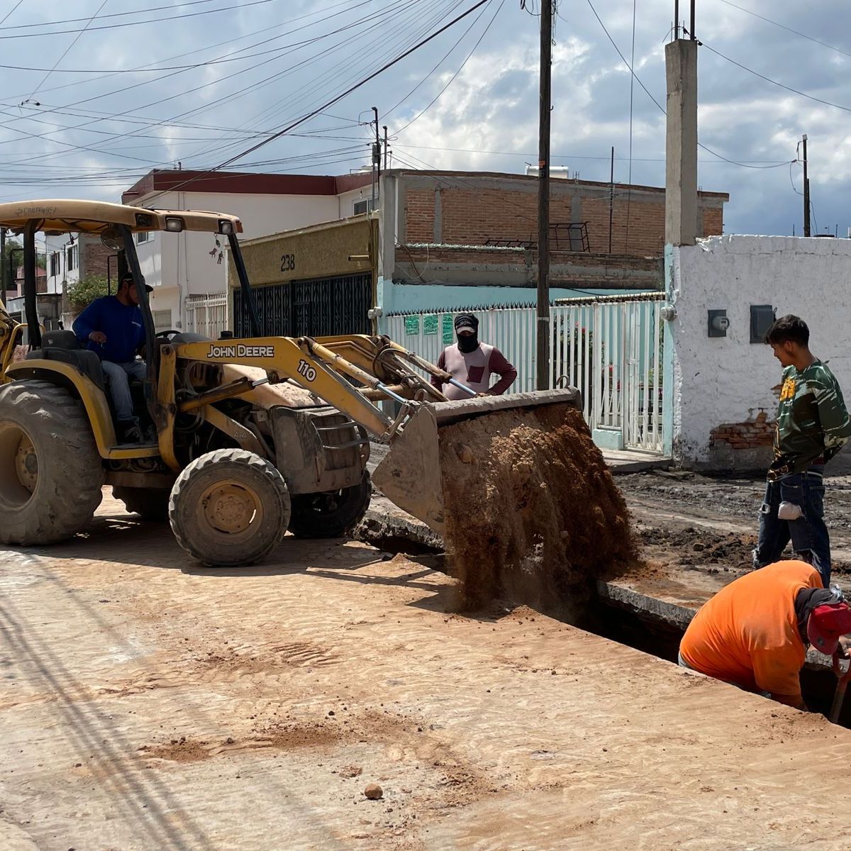 CON UNA INVERSIÓN DE 1.5 MDP INTERAPAS RENUEVA DRENAJE EN LA JULIÁN&nbsp;CARRILLO