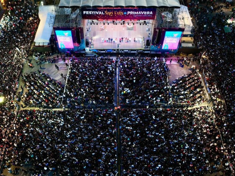 CIERRA CON MON LAFERTE EL FESTIVAL SAN LUIS EN PRIMAVERA CON UNA PLAZA FUNDADORES&nbsp;REPLETA