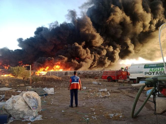 SE MANTIENE PROTECCIÓN CIVIL MUNICIPAL EN EL INCENDIO EN EJE&nbsp;124