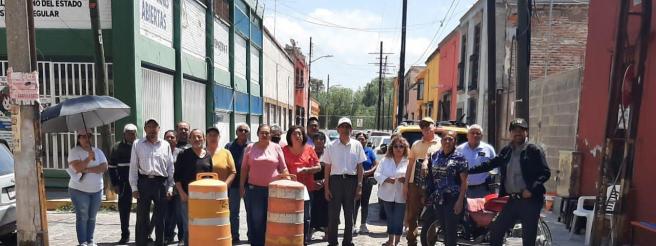 INTERAPAS NO LLEGÓ Y CERRARON LA&nbsp;CALLE