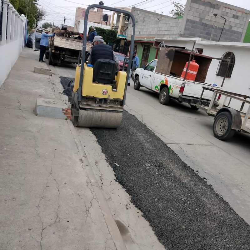 GOBIERNO MUNICIPAL REHABILITA CALLES EN COLONIAS LA ROSA, AVIACIÓN Y&nbsp;TEQUISQUIAPAN