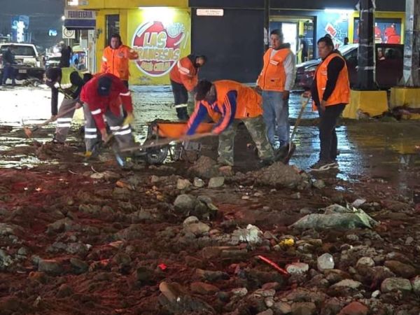 PROTECCIÓN CIVIL DEL MUNICIPIO REALIZA ACCIONES DE LIMPIEZA Y MITIGACIÓN EN AVENIDA URBANO VILLALÓN TRAS LAS&nbsp;LLUVIAS