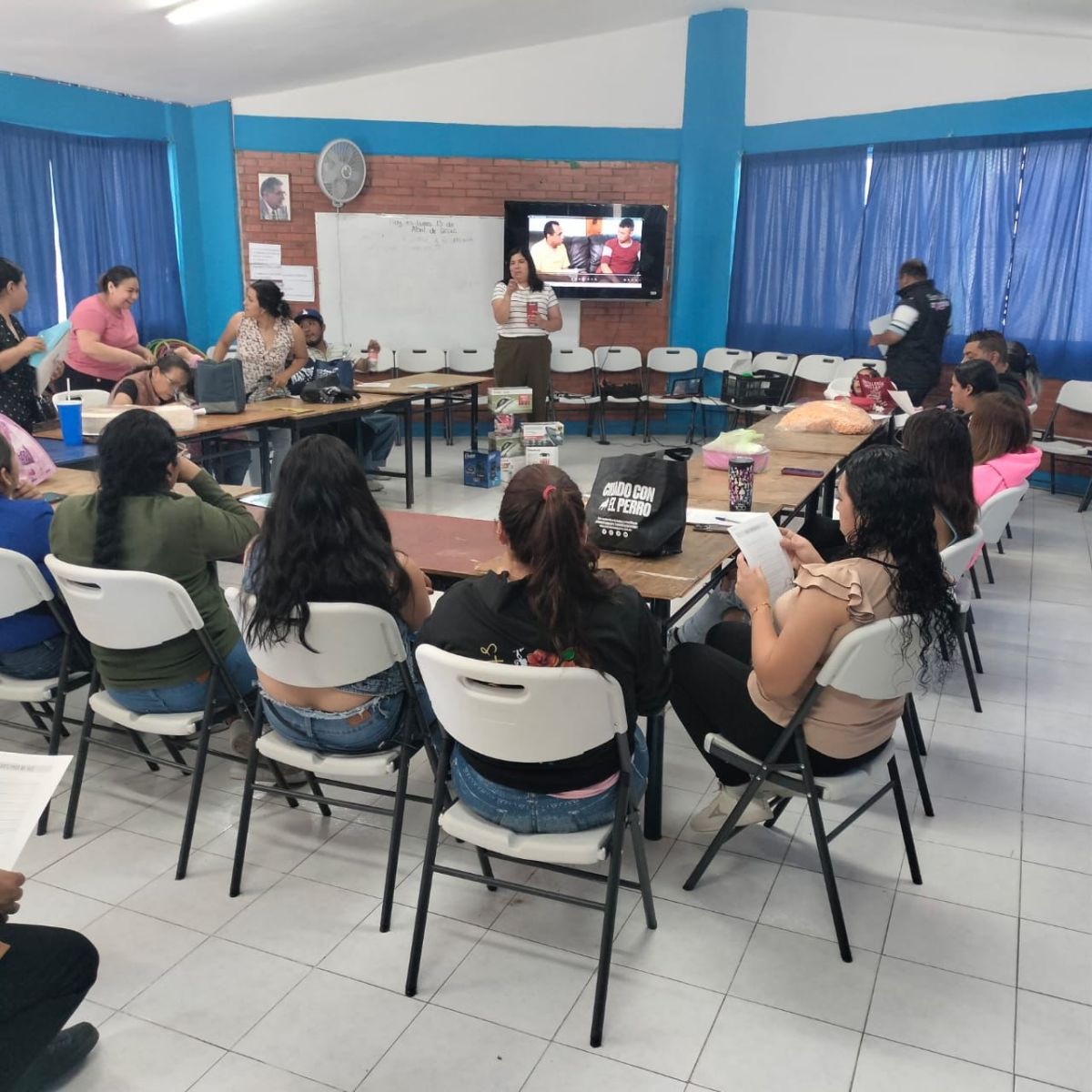 CONTINÚA EL DIF MUNICIPAL EL FORTALECIMIENTO FAMILIAR MEDIANTE TALLERES Y&nbsp;PLÁTICAS