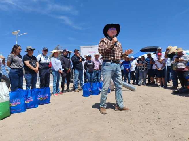 GALINDO LLEVA APOYO AL CAMPO EN BOCAS Y AYUDA SOCIAL A SUS&nbsp;HABITANTES
