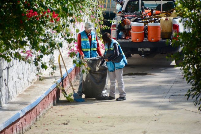 RECOGEN 36 TONELADAS DE TIERRA, BASURA Y MALEZA, PARA REHABILITAR EL PARQUE LINEAL RÍO&nbsp;ESPAÑITA