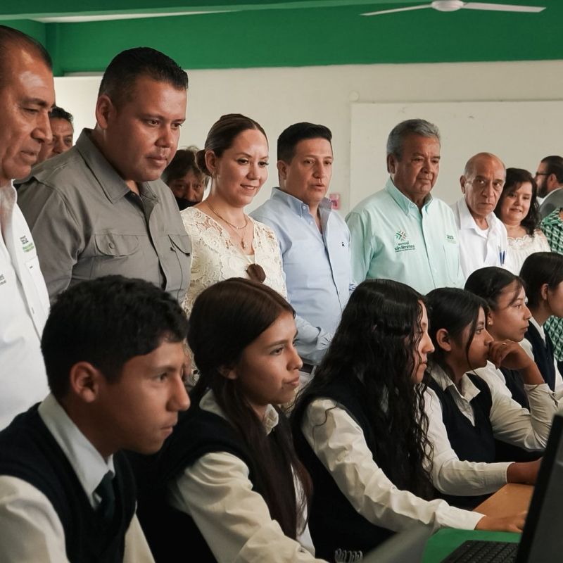 LLEVAN EQUIPOS DE CÓMPUTO A ESTUDIANTES DE VENADO&nbsp;&nbsp;&nbsp;&nbsp;