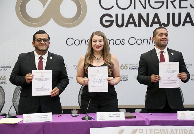 FIRMAN CONVENIO DE COLABORACIÓN CONGRESO DEL ESTADO DE SAN LUIS POTOSÍ Y CONGRESO DEL ESTADO DE&nbsp;GUANAJUATO