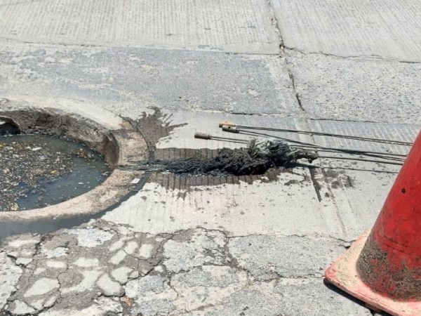 TAPÓN DE TRAPOS CAUSABA FUGA DEL DRENAJE EN LAS&nbsp;PIEDRAS