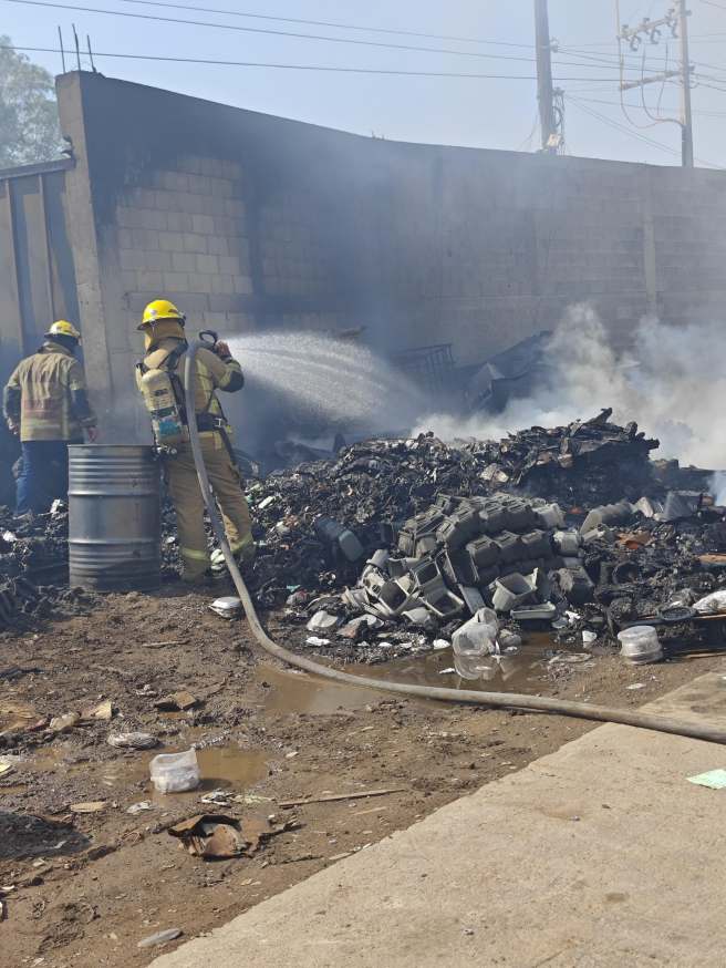 CONTIENEN INCENDIO EN LA ZONA&nbsp;INDUSTRIAL