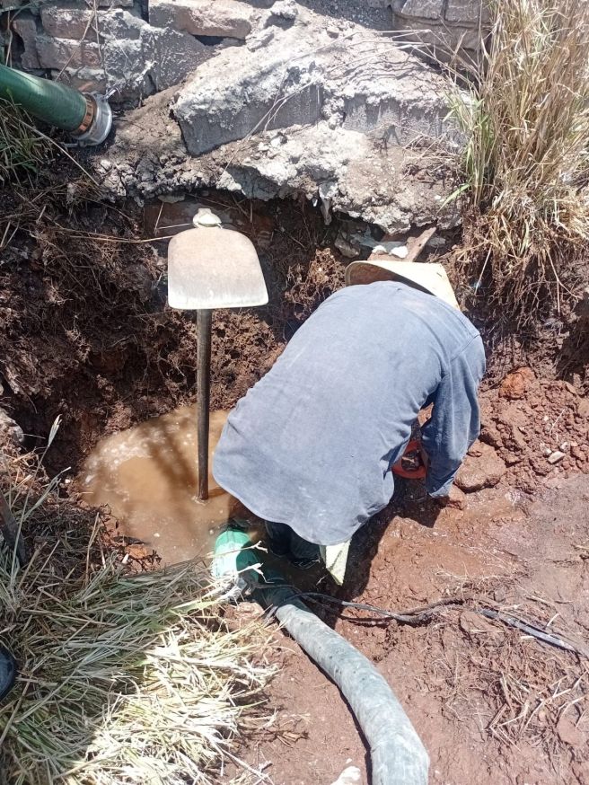 REPARA INTERAPAS FUGA DE GRAN TAMAÑO EN LA COLONIA JUAN&nbsp;SARABIA