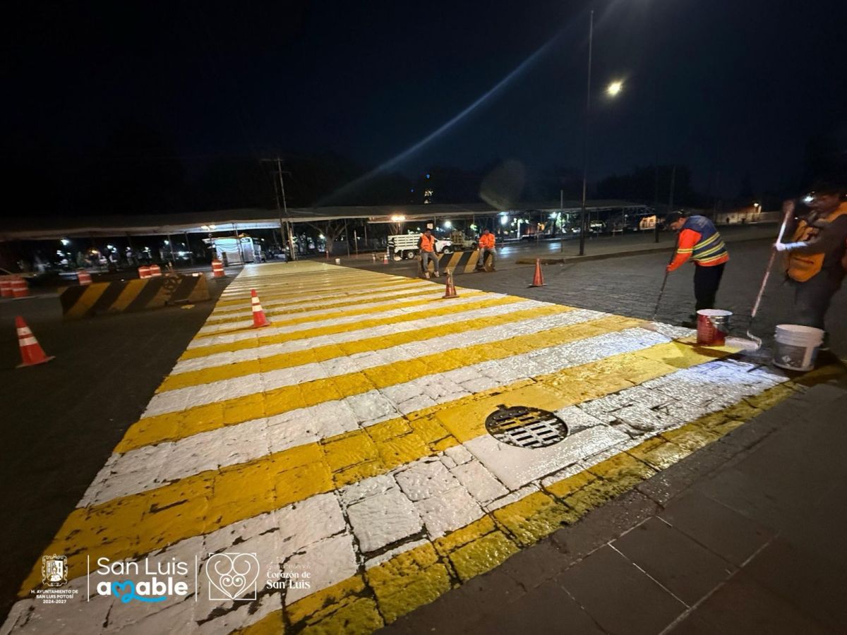 PINTAN PASO PEATONAL EN LA INTERSECCIÓN DE CONSTITUCIÓN Y&nbsp;ALAMEDA