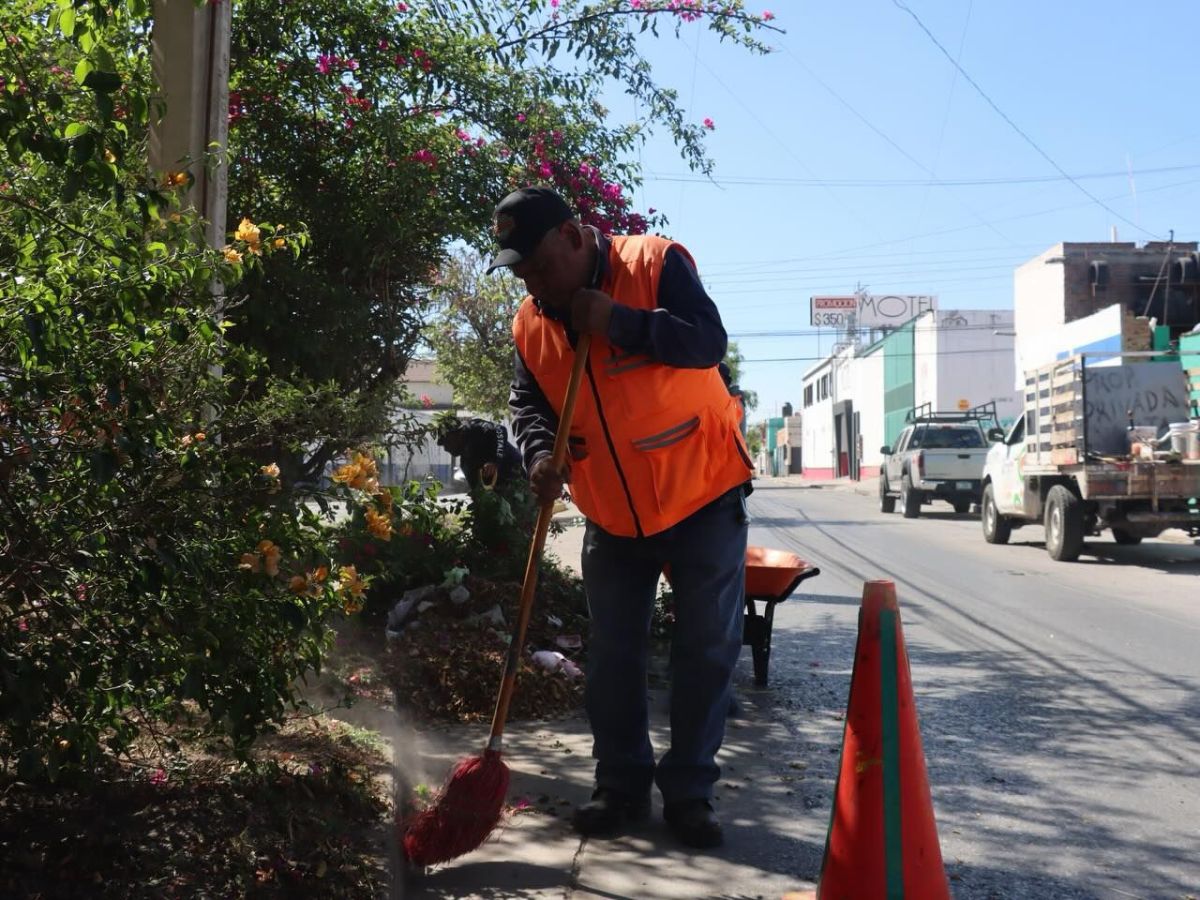 SERVICIOS MUNICIPALES DE LA CAPITAL REALIZA LIMPIEZA EN AVENIDA&nbsp;FLEMING