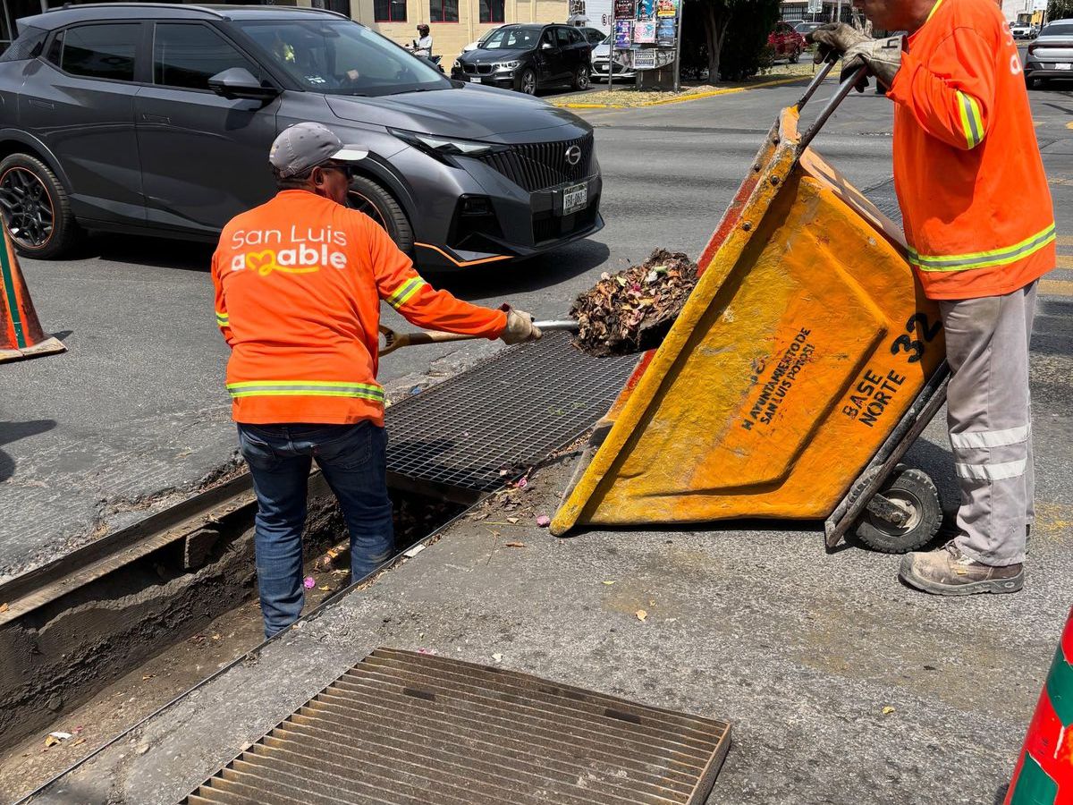 FRENTE A TEMPORADA DE LLUVIAS EL MUNICIPIO DE LA CAPITAL REALIZA LIMPIEZA DE&nbsp;ALCANTARILLAS