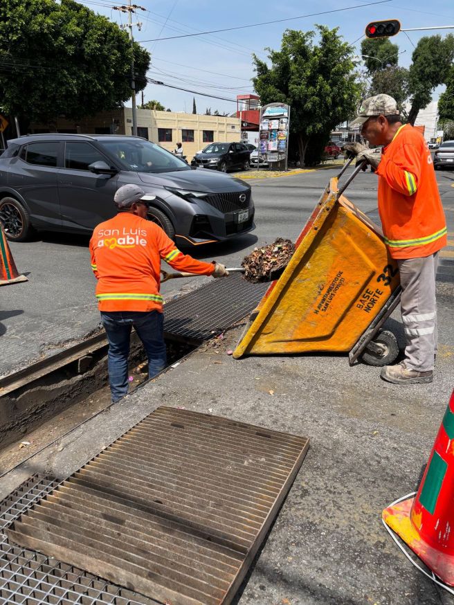 FRENTE A TEMPORADA DE LLUVIAS EL MUNICIPIO DE LA CAPITAL REALIZA LIMPIEZA DE&nbsp;ALCANTARILLAS