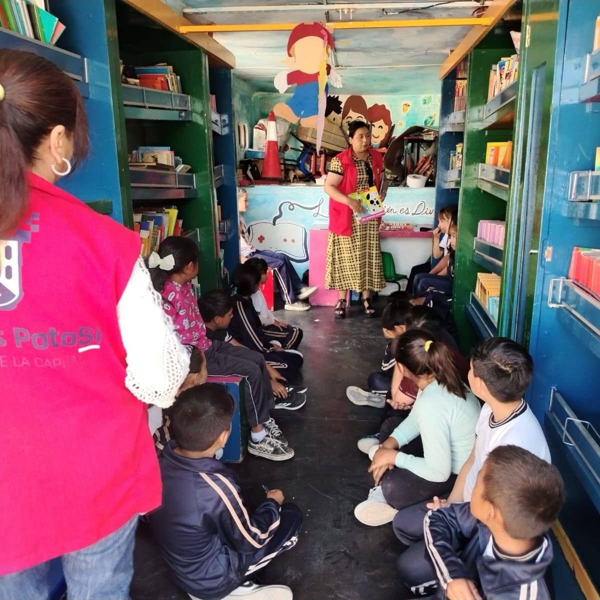 CON LA BIBLIOTECA MÓVIL MUNICIPIO PROMUEVE LECTURA ENTRE INFANCIAS EN LA&nbsp;PILA