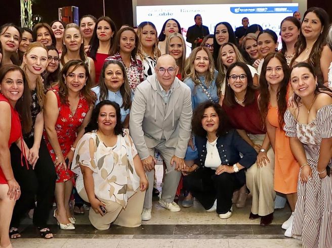 CELEBRAN ENRIQUE Y ESTELA A MADRES TRABAJADORAS DEL&nbsp;MUNICIPIO