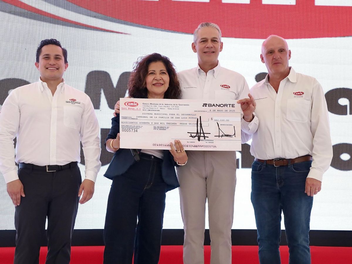LA CMIC ENTREGÓ AL DIF MUNICIPAL DE LA CAPITAL&nbsp; UN MILLÓN DE&nbsp;PESOS