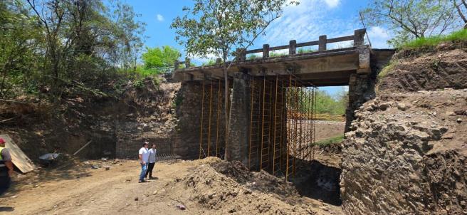 REPARAN PUENTE DE LA SAGRADA FAMILIA EN TANQUIAN DE&nbsp;ESCOBEDO