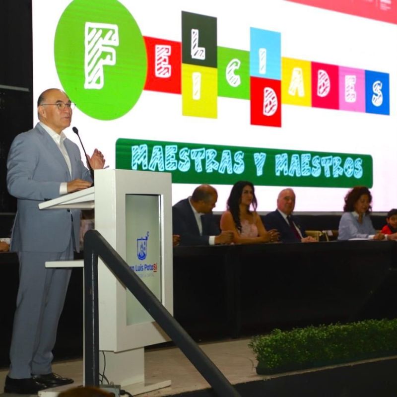 EL ALCALDE ENRIQUE GALINDO RECONOCE Y PREMIA A MAESTRAS Y MAESTROS EN SU&nbsp;DÍA