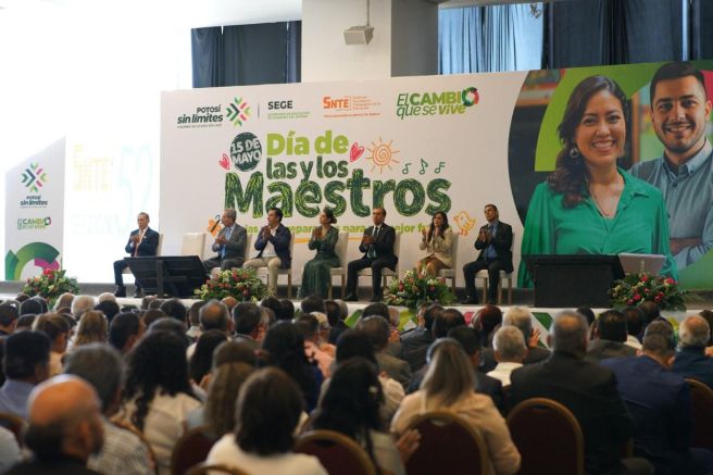 MÁS DE 900 DOCENTES FUERON RECONOCIDOS POR AÑOS DE SERVICIO Y EL.PREMIO ESTATAL A LA&nbsp;EDUCACIÓN