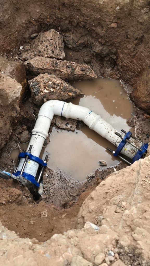 SE RESTABLECE SUMINISTRO DE AGUA EN LA CALLE FERNANDO TORRES TRAS PURGA DE&nbsp;RED