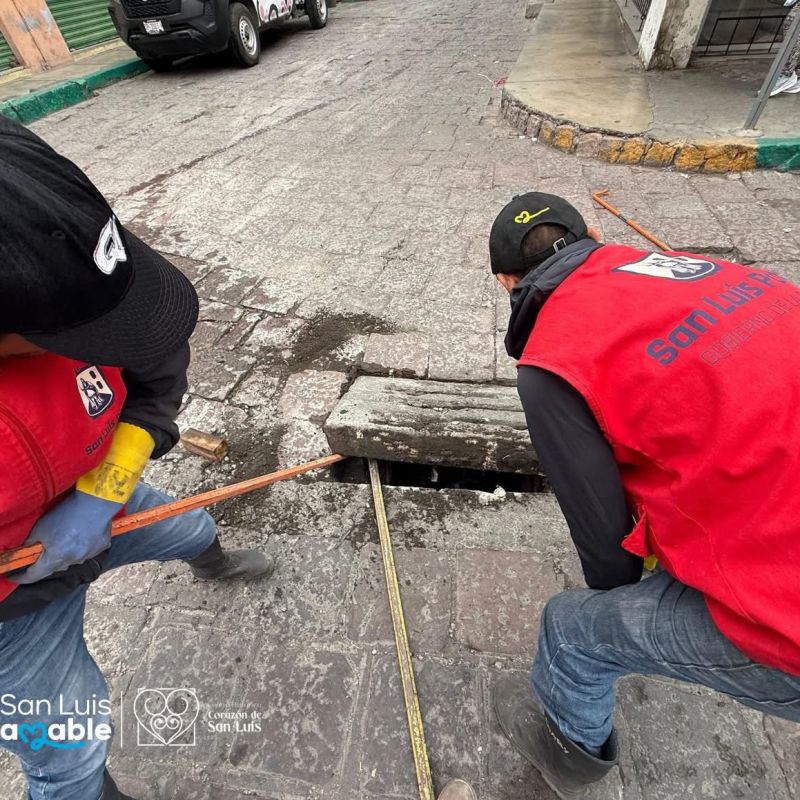 CONTINÚAN LABORES DE LIMPIEZA PROFUNDA EN EL ALCANTARILLADO EN LA CALLE&nbsp;&nbsp;GUAJARDO