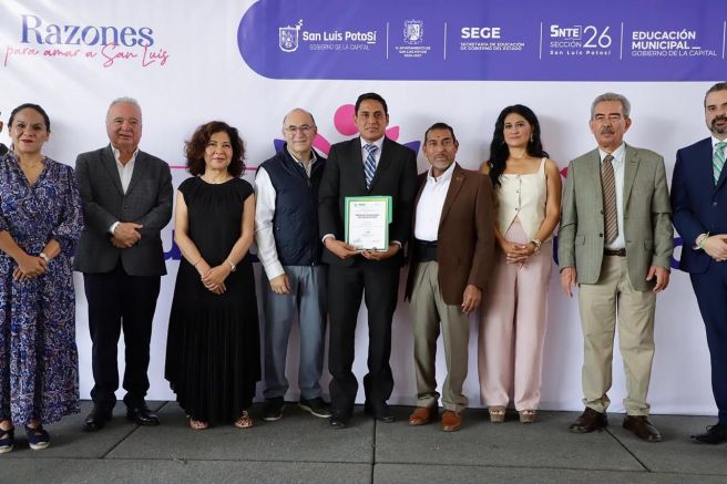 ENTREGA GALINDO PREMIOS A MAESTROS&nbsp;DESTACADOS