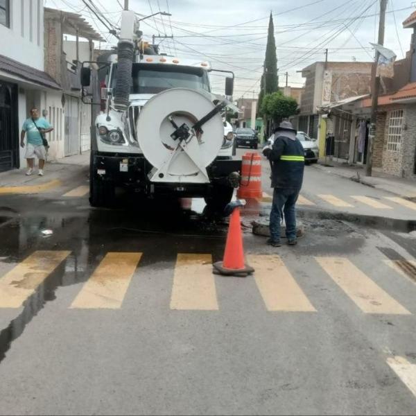 RETIRA INTERAPAS MATERIAL DE CONSTRUCCIÓN QUE PROVOCA&nbsp;INUNDACIONES
