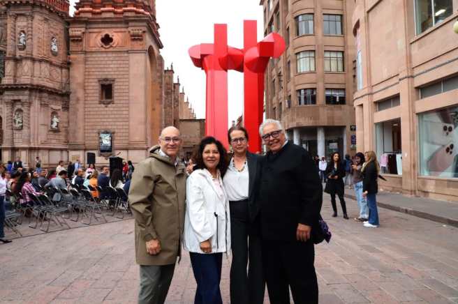 ARTE DURANTE EL MUNDIAL CON 38 PIEZAS DE SEBASTIÁN EN PLAZA DE ARMAS Y PALACIO&nbsp;MUNICIPAL