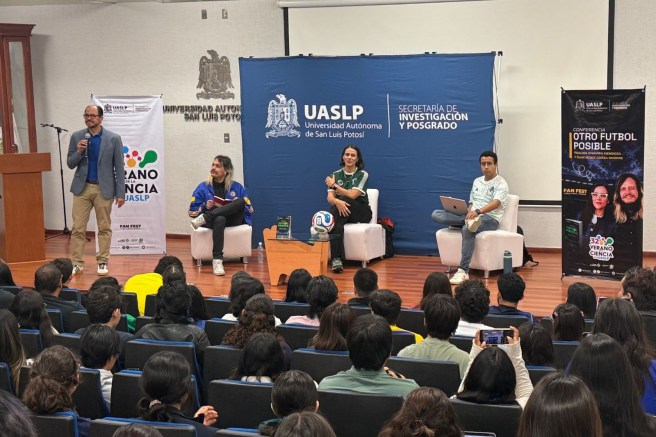 PRESENTAN EL LIBRO «OTRO FUTBOL POSIBLE» EN EL VERANO DE LA&nbsp;CIENCIA