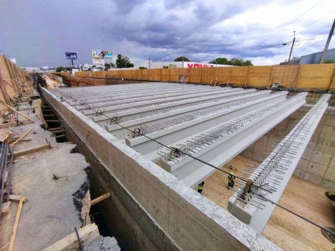MONTAN TRABES EN LA CONSTRUCCIÓN DEL PASO INFERIOR VEHICULAR ARENA DEL&nbsp;POTOSÍ