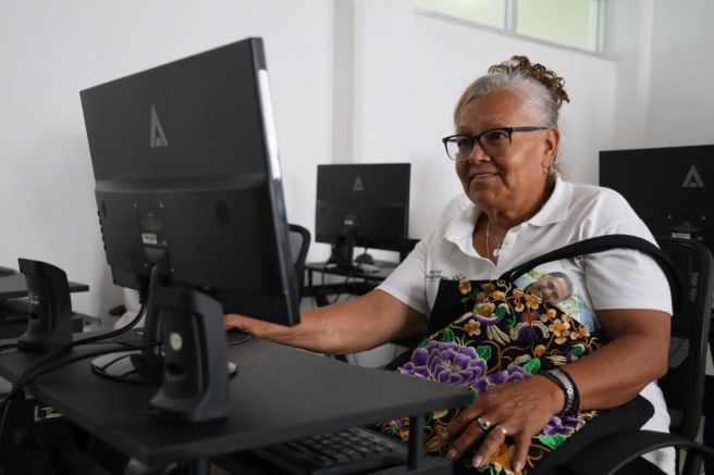 «HUELLAS MAYORES» CENTRO DE COMPUTO QUE ACERCA HERRAMIENTAS TECNOLÓGICAS A PERSONAS&nbsp;ADULTAS