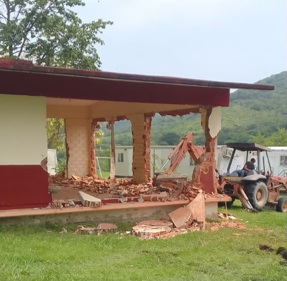 INICIÓ LA REHABILITACIÓN DE LA ESCUELA» BENITO JUÁREZ» EN&nbsp; AQUISMÓN QUE DEMANDARON LOS PADRES DE&nbsp;FAMILIA