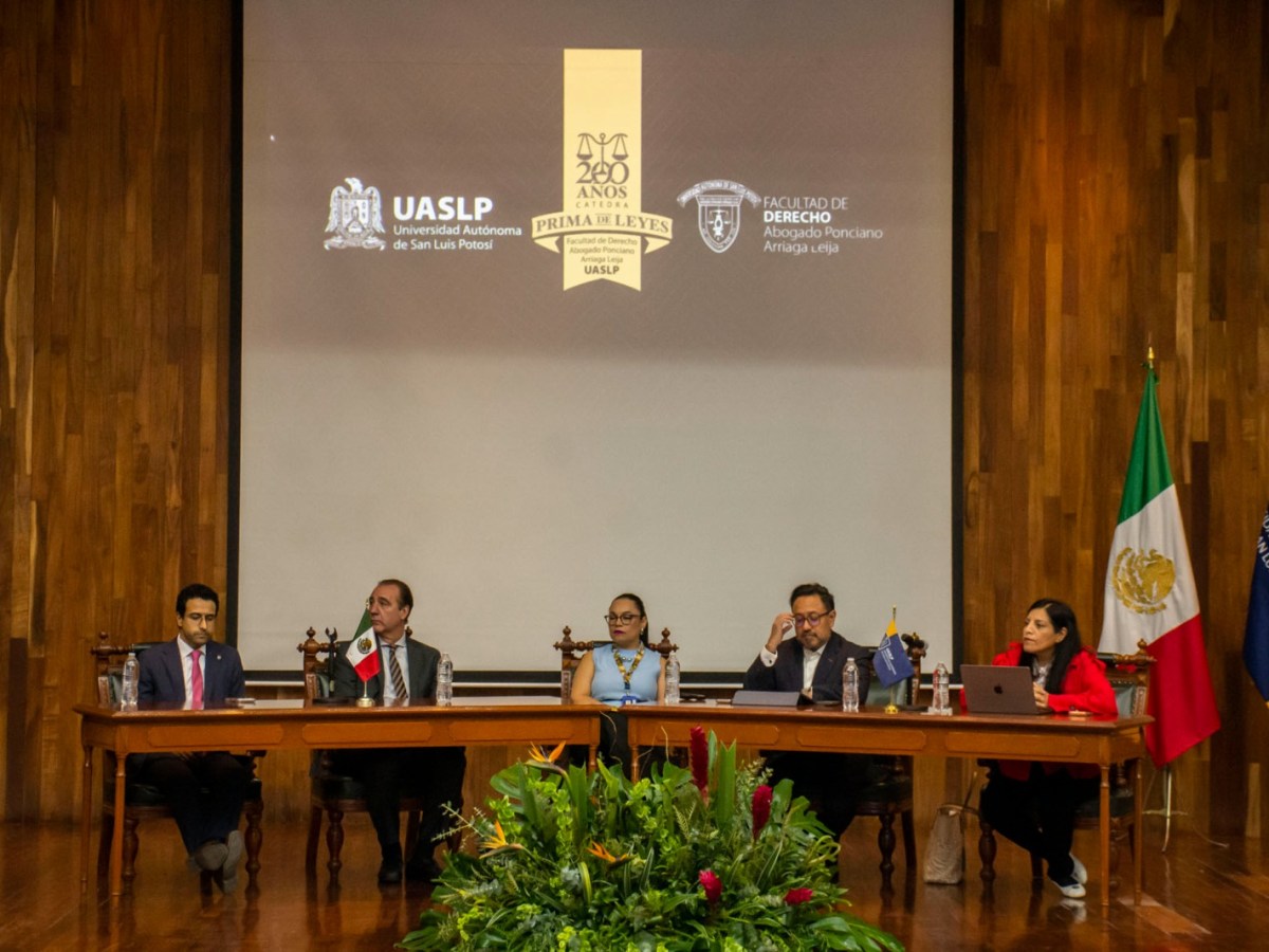 EN LA UASLP EDUARDO FERRER MAC- GREGOR ENCABEZA EL DIÁLOGO SOBRE LOS DESAFÍOS DEL CONSTITUCIONALISMO CONTEMPORÁNEO