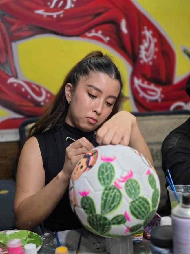 TRANSFORMAN BALONES EN OBRAS DE ARTE EN LA EXPOSICIÓN » PASIÓN SIN&nbsp;LÍMITES»